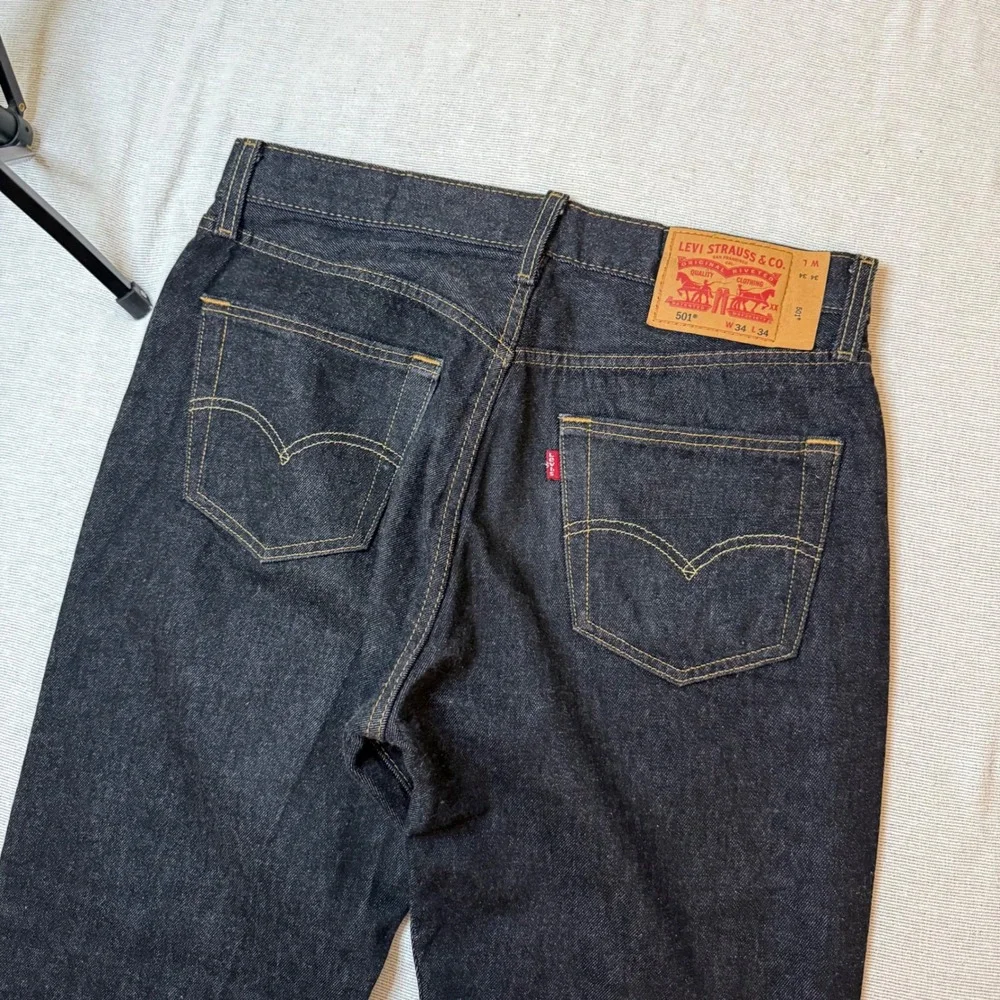 Levi's 501 Jeans Mens 34x34 Dark Indigo Blue Original Fit Button Fly Denim